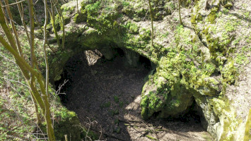 15. Kis-fennsík, Udvar-kő