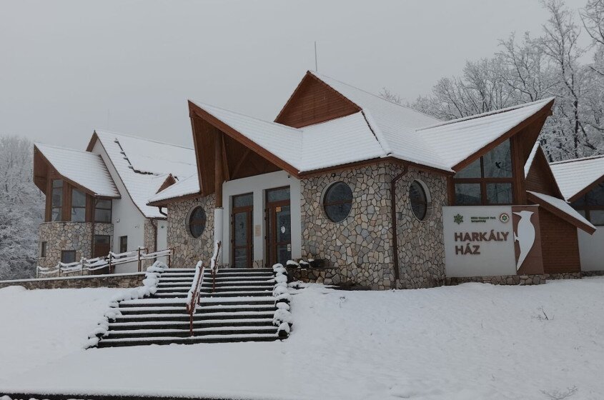 Harkály-ház beltér