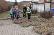 Ismét fészekalap készítés gólyakosárhoz Nógrád vármegyében